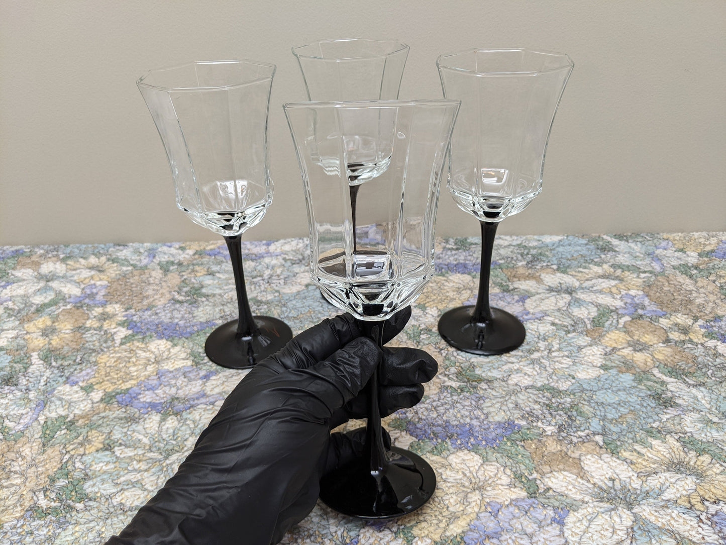 Set of four (4) Vintage Octime Black Stem Water Goblets by Arcoroc Luminarc | Wine Glasses | Made in France | 80's Tableware