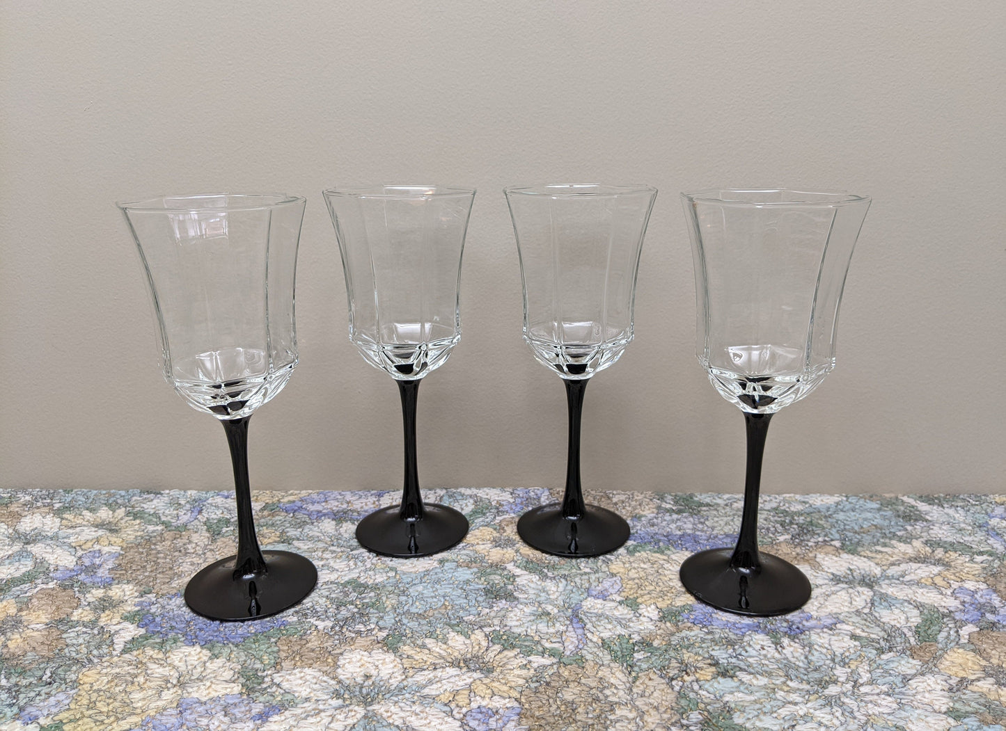 Set of four (4) Vintage Octime Black Stem Water Goblets by Arcoroc Luminarc | Wine Glasses | Made in France | 80's Tableware