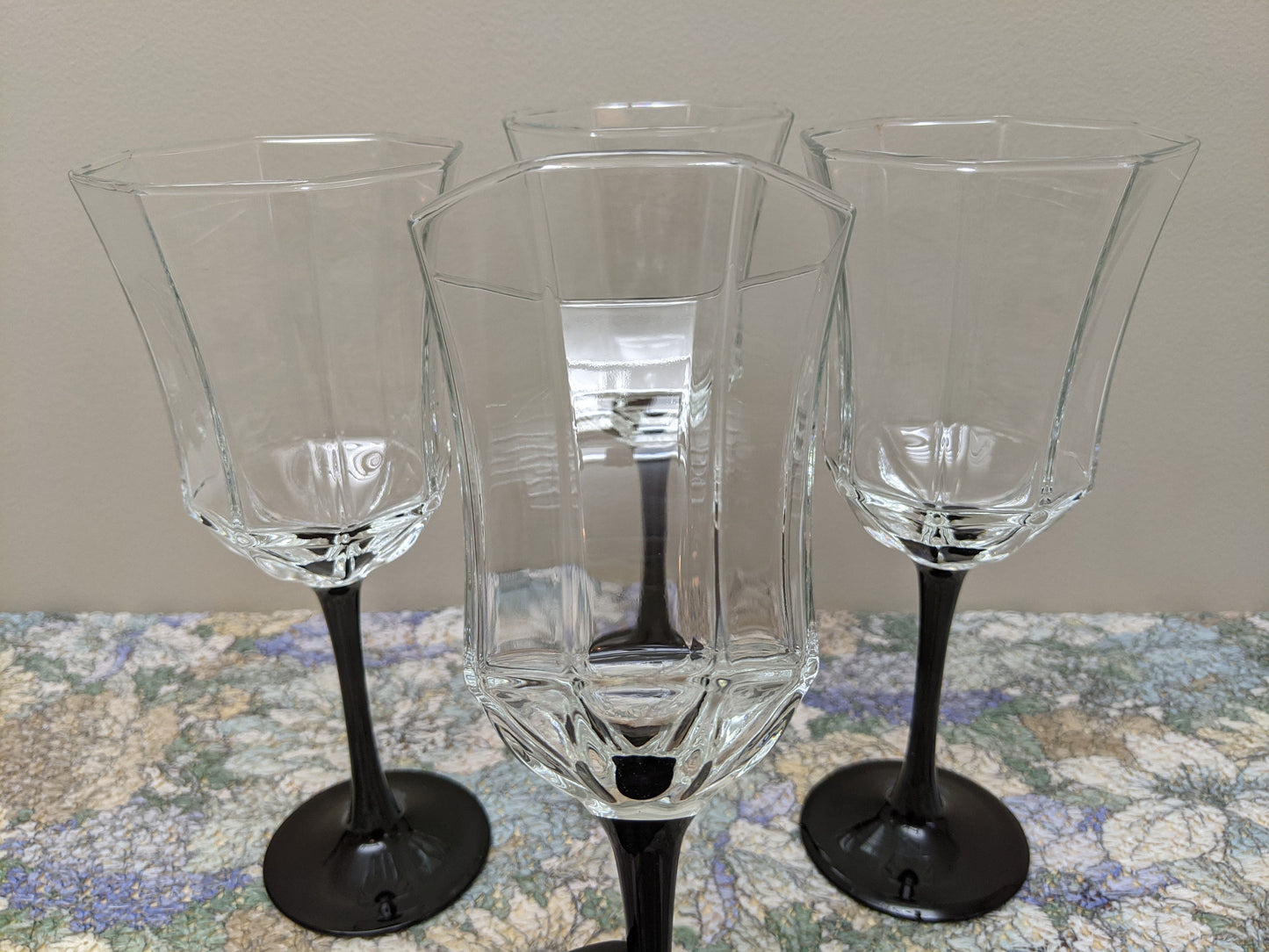 Set of four (4) Vintage Octime Black Stem Water Goblets by Arcoroc Luminarc | Wine Glasses | Made in France | 80's Tableware