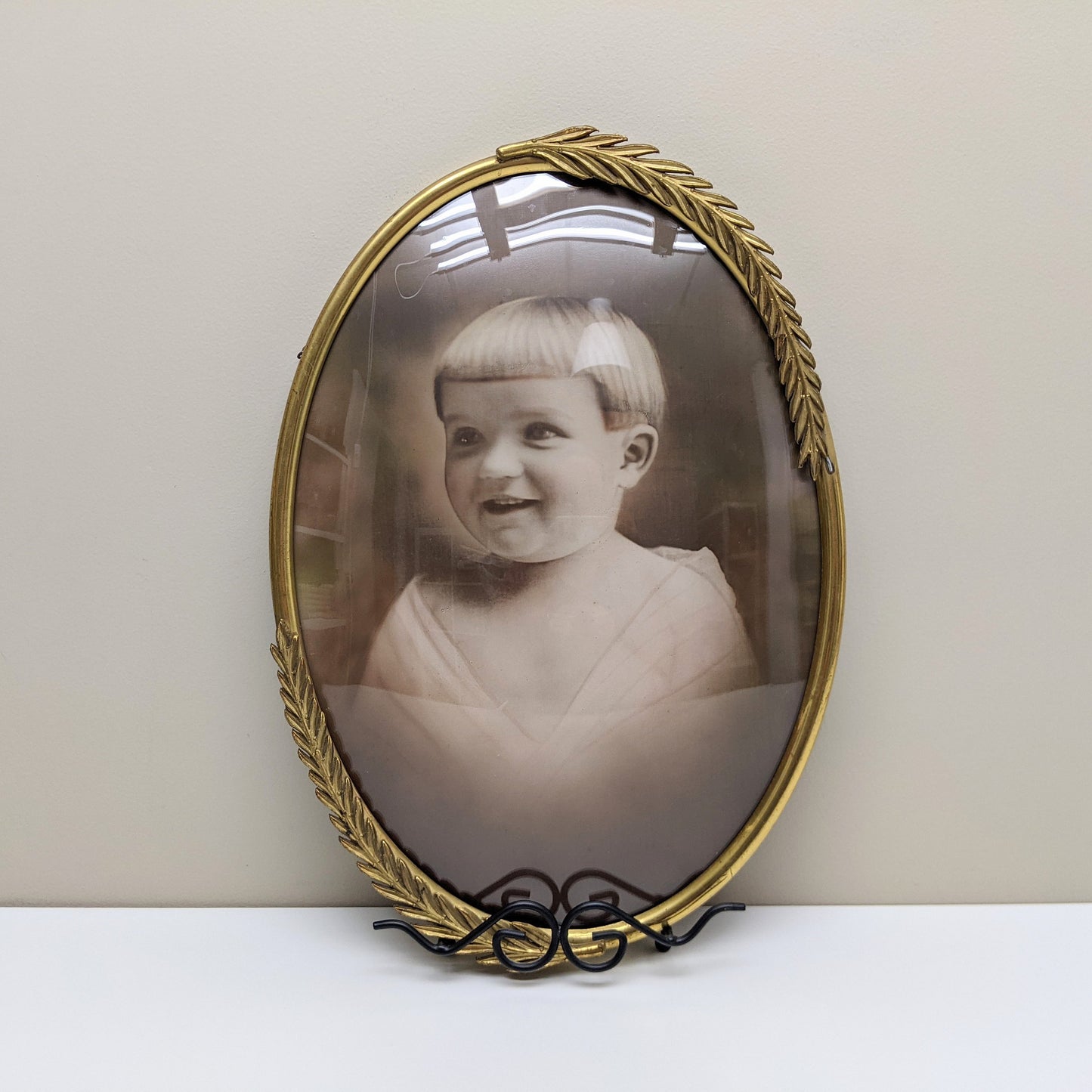 Antique Brass Oval Convex Glass Portrait Picture Frame | Brass Leaf Design | Art Nouveau